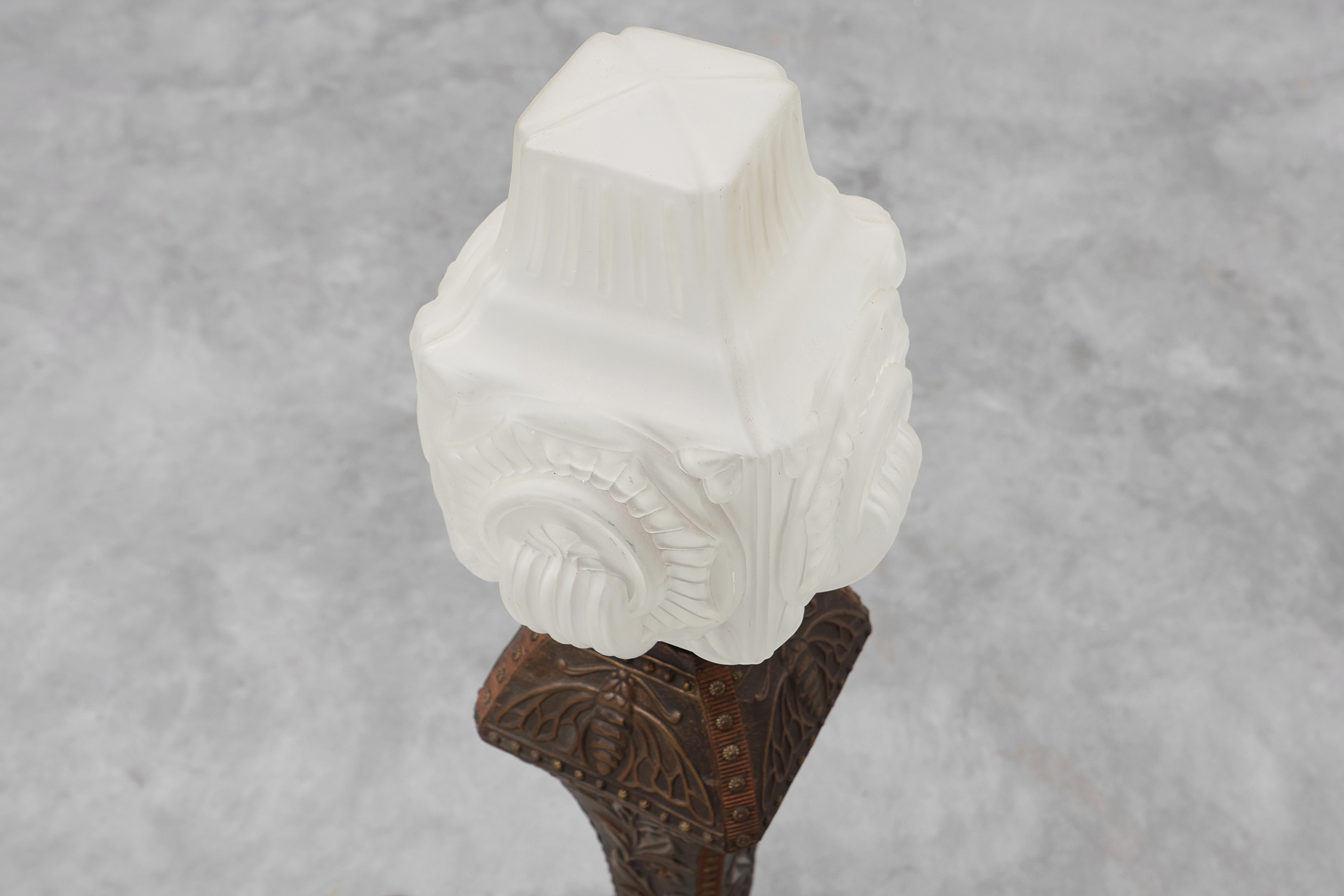 Art Nouveau floorlamp in hammered copper with frosted glass hood, Belgium ca. 1910thumbnail